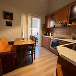 Kelly's Cozy Hideaway - * Tirana