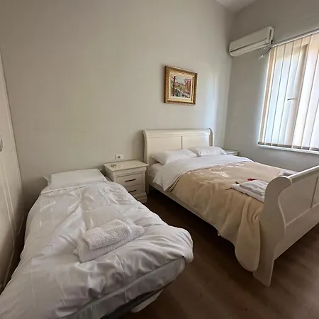 Kelly's Cozy Hideaway - Apartment Tirana