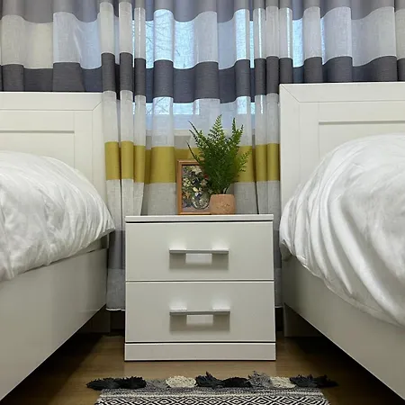 Kelly's Cozy Hideaway - Apartment Tirana