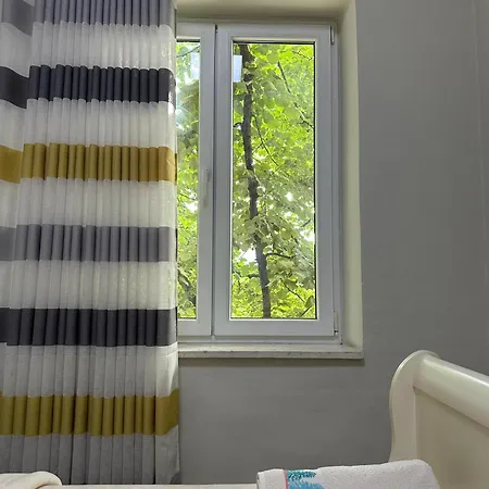 Kelly's Cozy Hideaway - Apartment Tirana